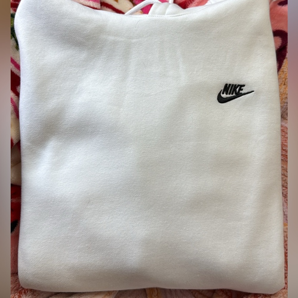 Nike Classic White Pullover